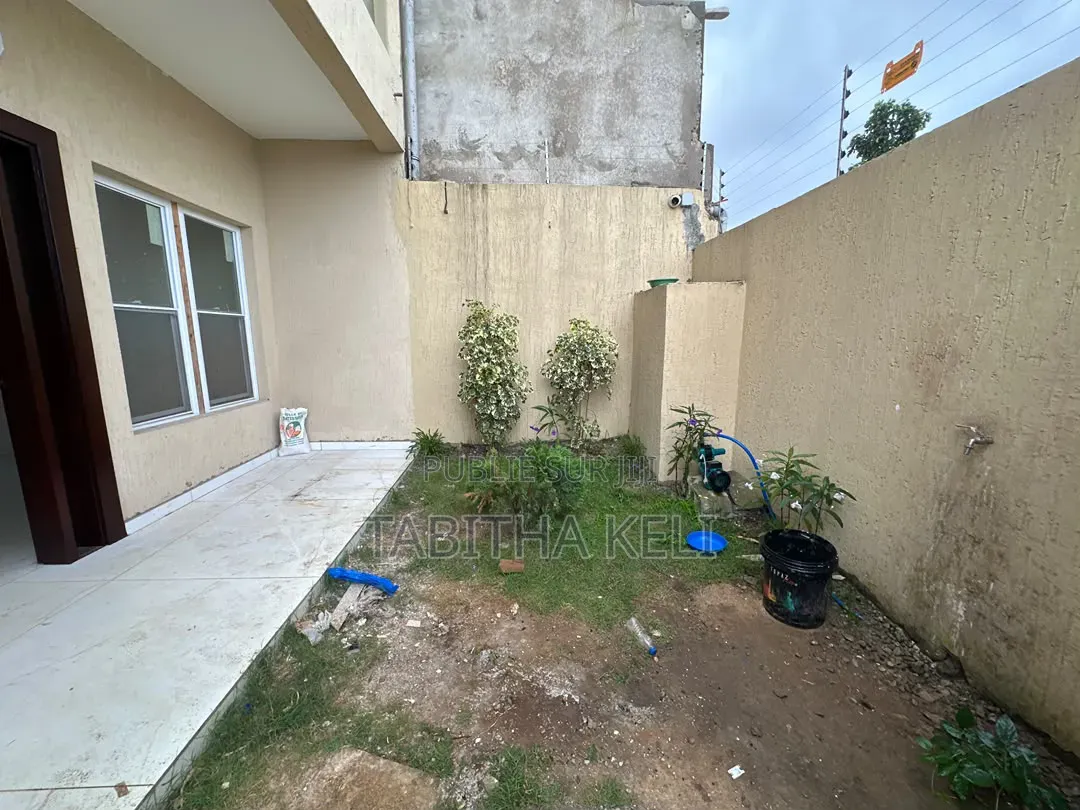 4chbre Duplex dans Cocody à Vendre