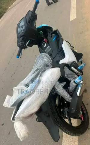Nouveau TVS Rockz 125 2024 Bleu