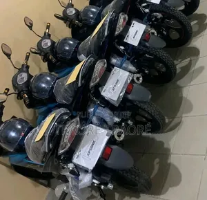 Nouveau TVS Rockz 125 2024 Bleu
