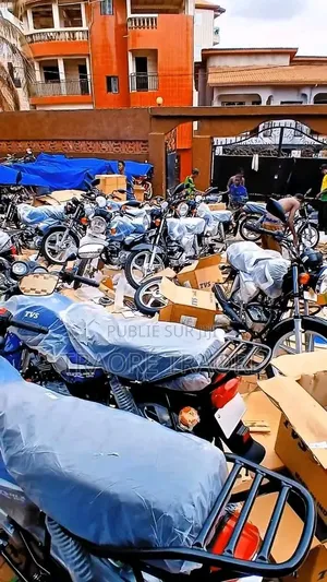 Nouveau TVS HLX 125 2024 Bleu