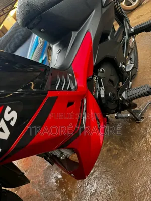 Nouveau TVS Rockz 125 2024 Rouge
