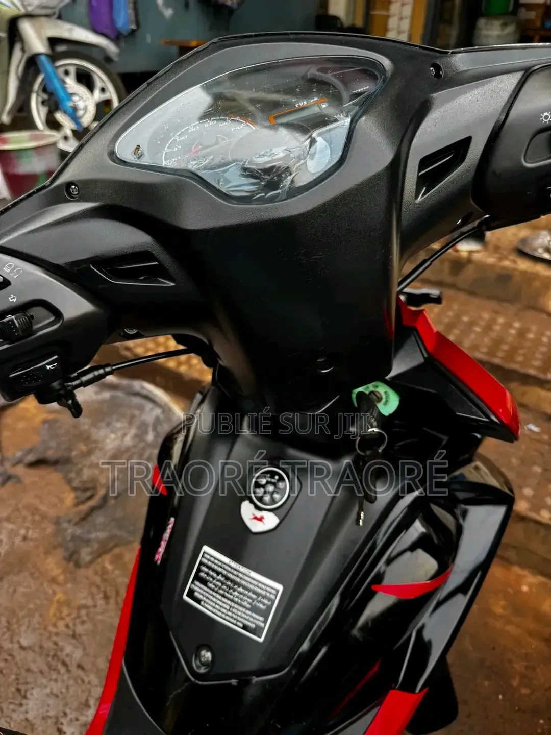 Nouveau TVS Rockz 125 2024 Rouge