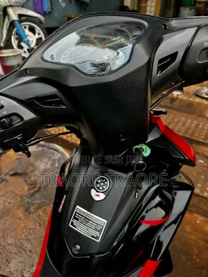 Nouveau TVS Rockz 125 2024 Rouge
