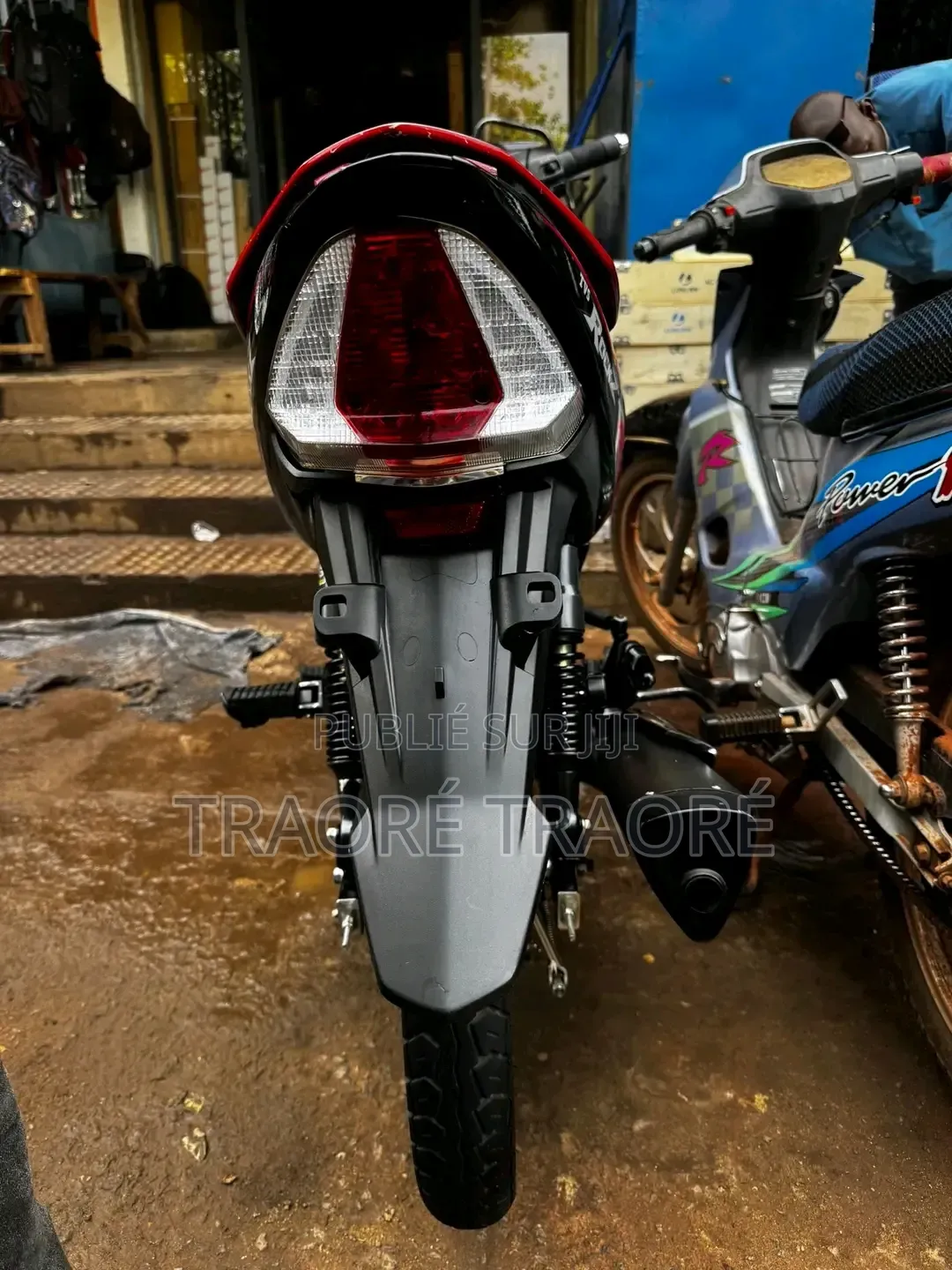 Nouveau TVS Rockz 125 2024 Rouge