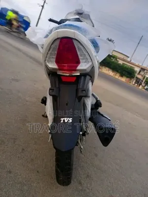 Nouveau TVS Rockz 125 2024 Bleu