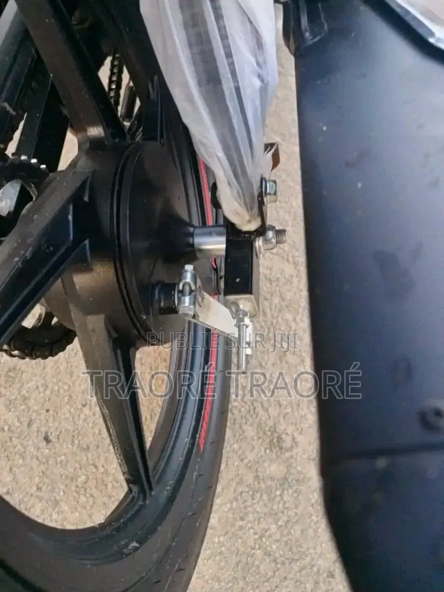 Nouveau TVS Rockz 125 2024 Bleu