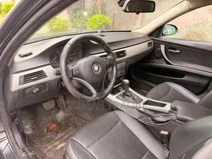 BMW 318i 2009 Noir