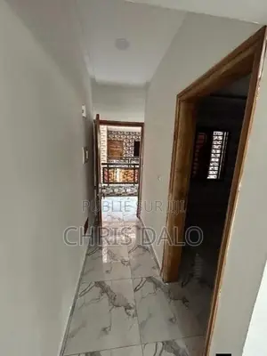 2chbre Appartement dans Roberson, Cocody à Louer