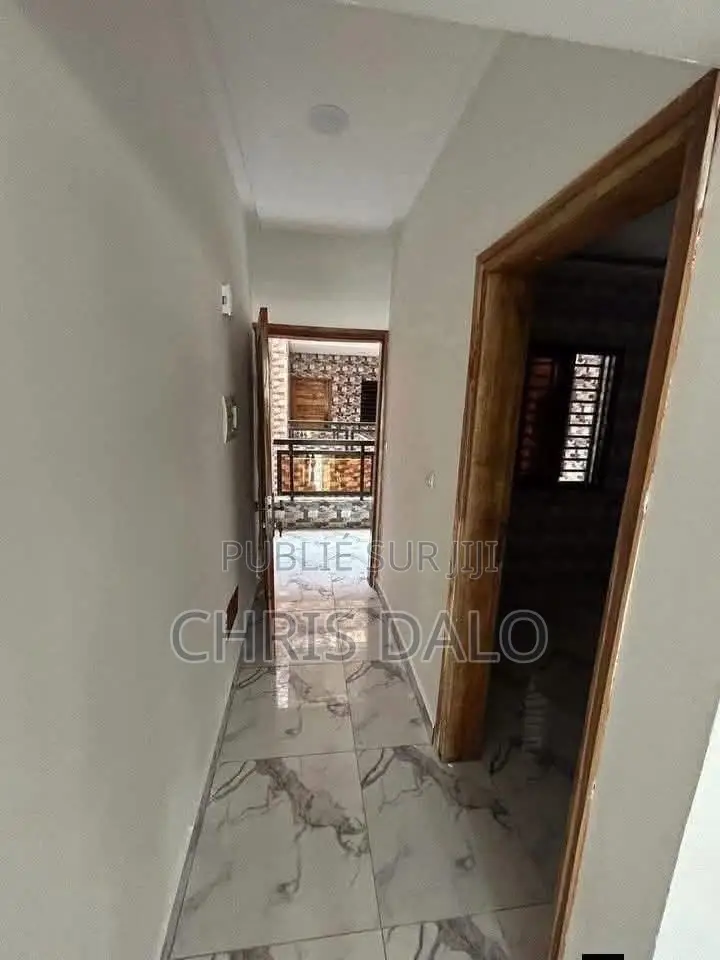 2chbre Appartement dans Roberson, Cocody à Louer