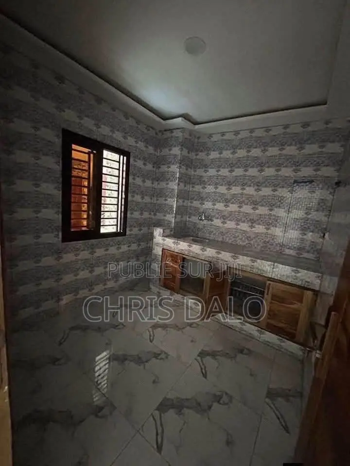 2chbre Appartement dans Roberson, Cocody à Louer