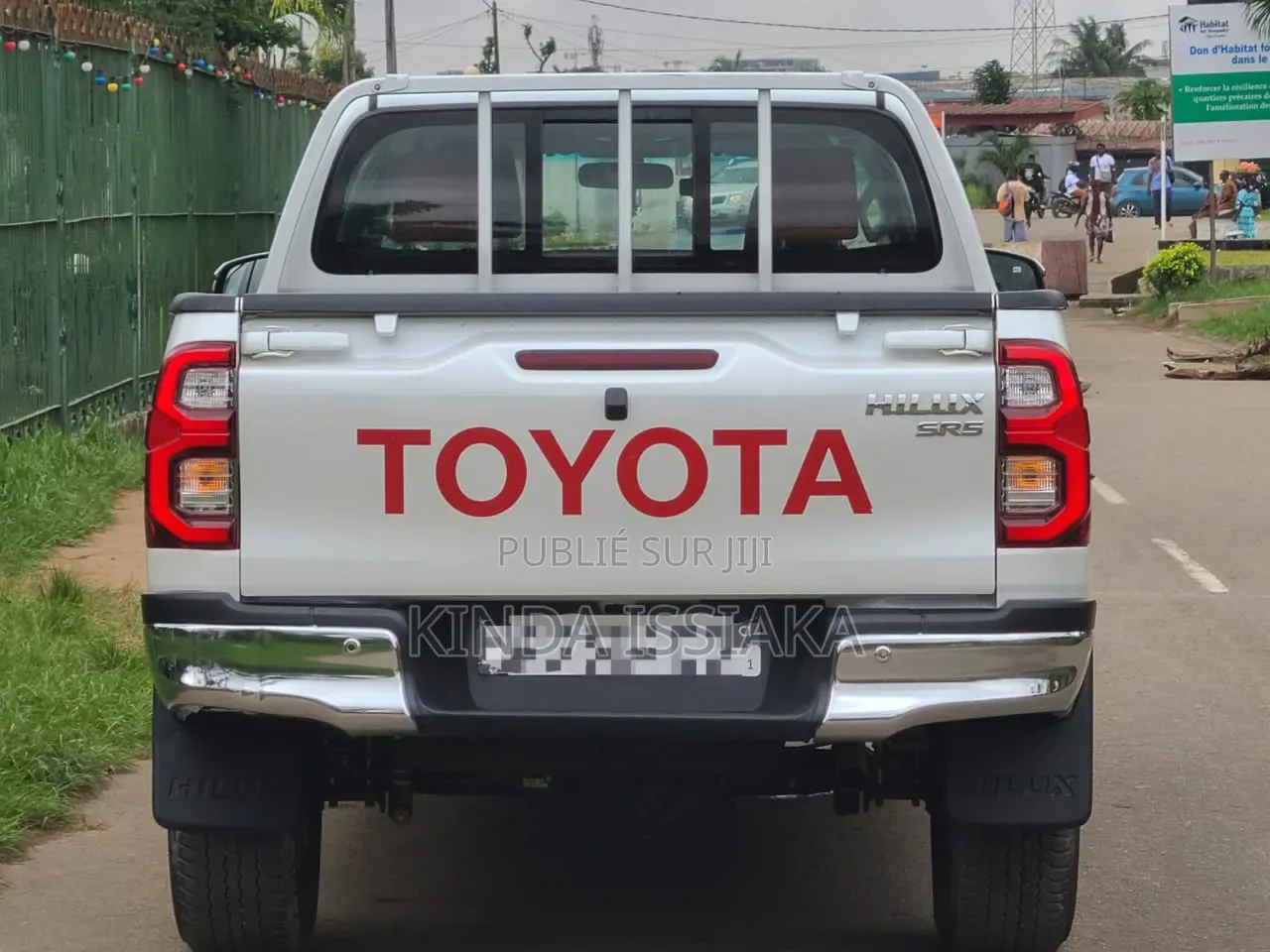 Nouveau Toyota Hilux 2026 Blanc cassé
