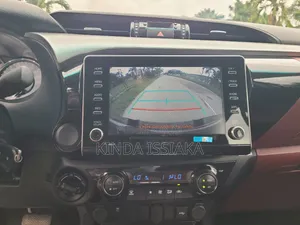 Nouveau Toyota Hilux 2026 Blanc cassé