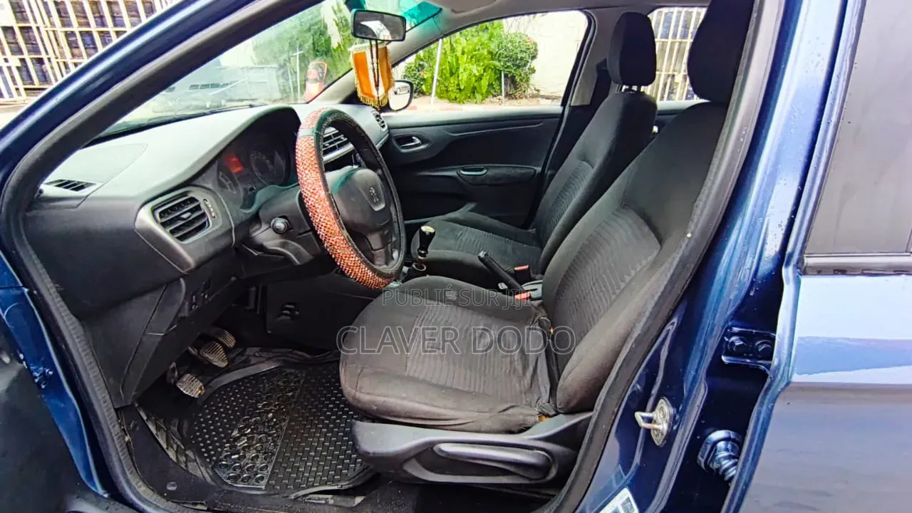 Peugeot 301 2014 Bleu