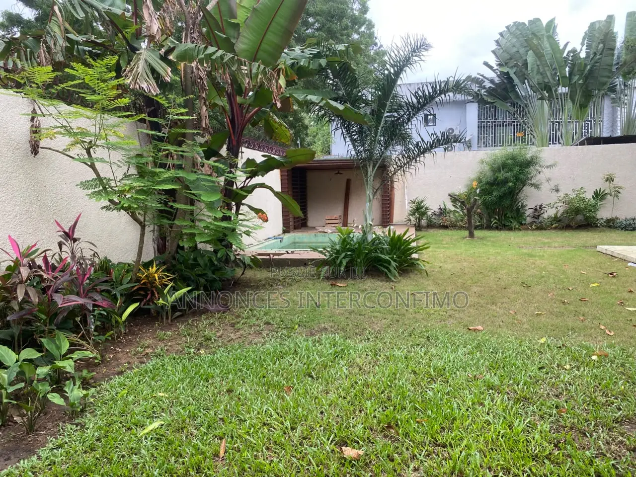 3chbre Duplex dans Interconfimo Sarl, Cocody à Louer