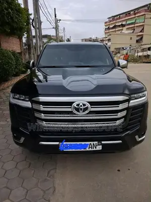 Nouveau Toyota Land Cruiser 2024 Noir