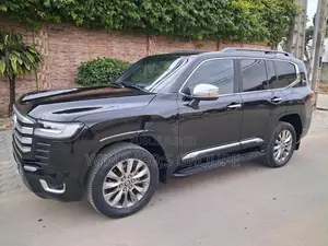 Nouveau Toyota Land Cruiser 2024 Noir