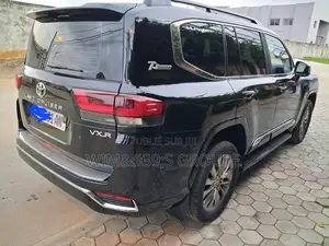 Nouveau Toyota Land Cruiser 2024 Noir