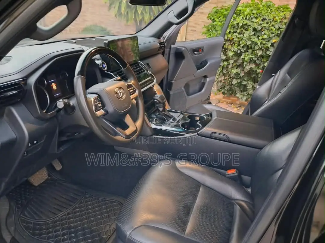 Nouveau Toyota Land Cruiser 2024 Noir