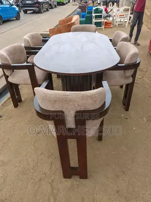 Table Et Chaises a Manger