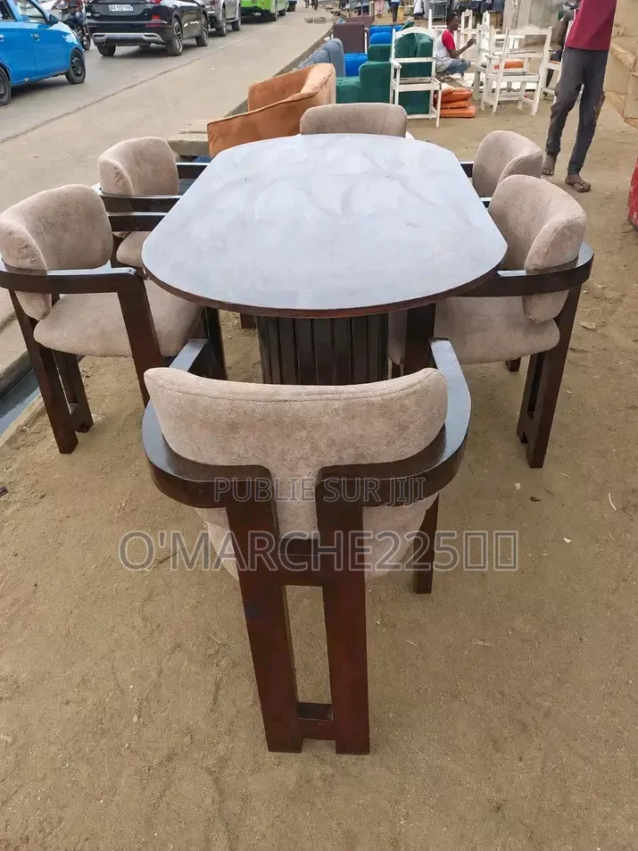 Table Et Chaises a Manger