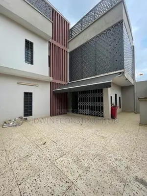 Meublé 4chbre Villa dans Cocody à Louer