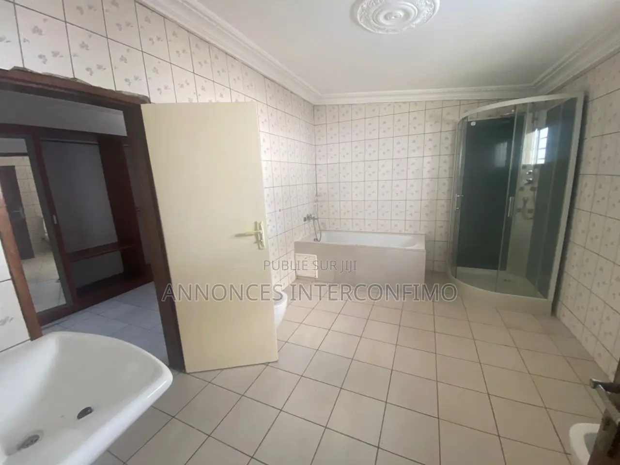 5chbre Duplex dans Interconfimo Sarl, Cocody à Louer