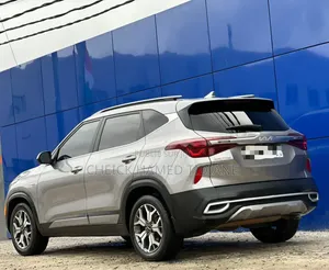 Kia Seltos 2023 Gris