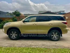 Toyota Fortuner 2.4 D AWD 2016 Gris