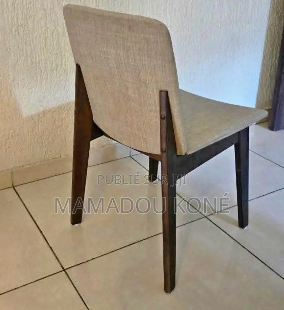 Chaise Disponible
