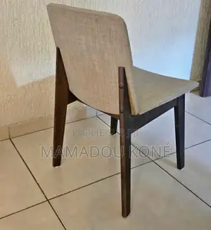 Chaise Disponible