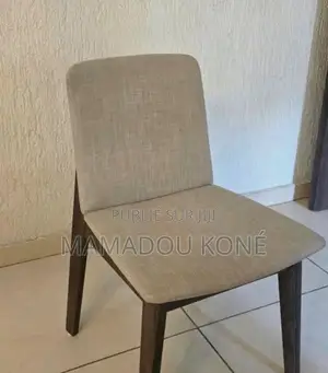 Chaise Disponible
