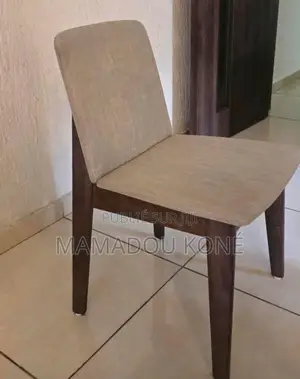 Chaise Disponible