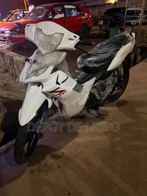 Nouveau TVS Rockz 125 2025 Blanc