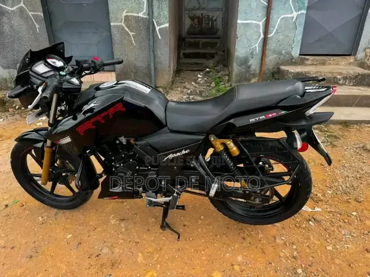 Nouveau TVS Apache 180 RTR 2025 Noir