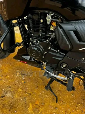 Nouveau TVS Apache 180 RTR 2025 Noir
