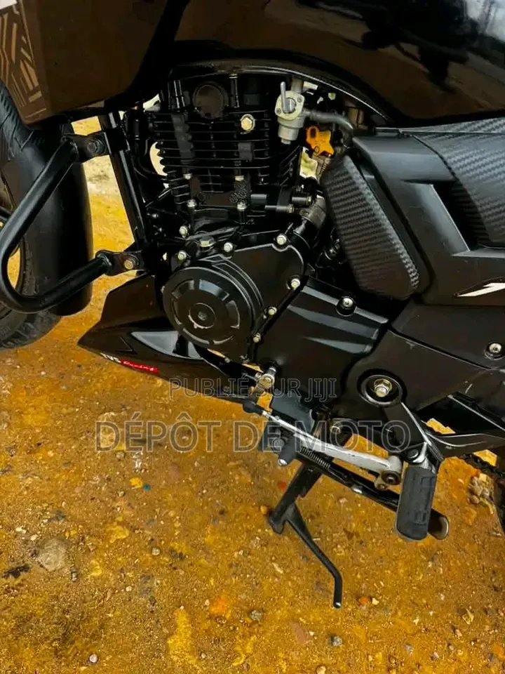 Nouveau TVS Apache 180 RTR 2025 Noir