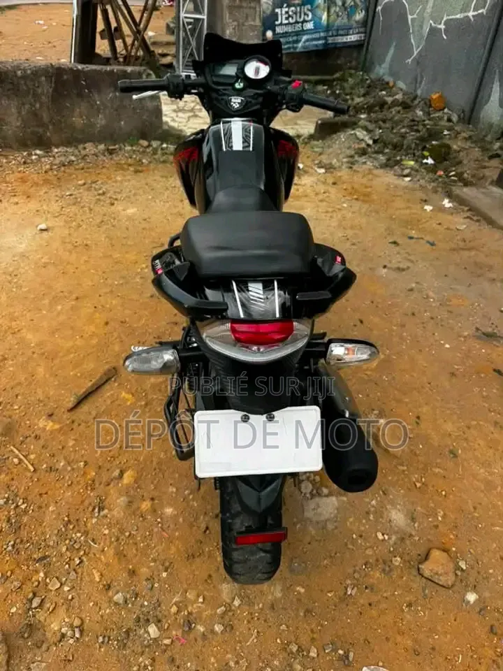 Nouveau TVS Apache 180 RTR 2025 Noir