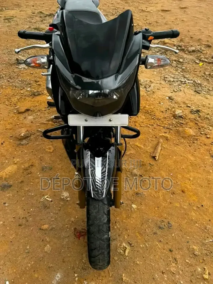 Nouveau TVS Apache 180 RTR 2025 Noir