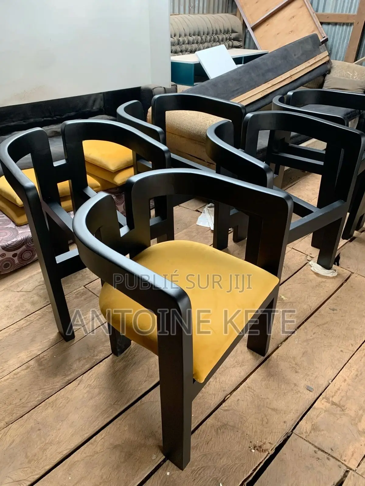 Table À Manger De Très Bonne Qualité