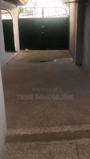 3chbre Villa dans La Terre Immobilière, Cocody à Vendre