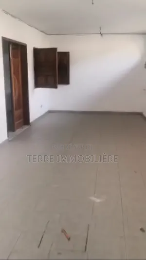 3chbre Villa dans La Terre Immobilière, Cocody à Vendre