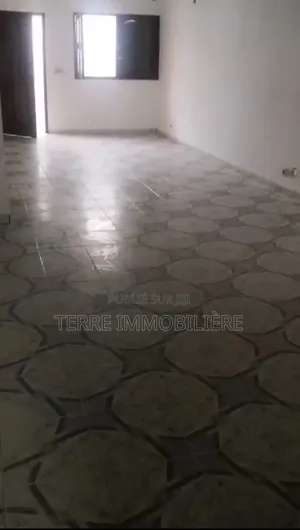 3chbre Villa dans La Terre Immobilière, Cocody à Vendre