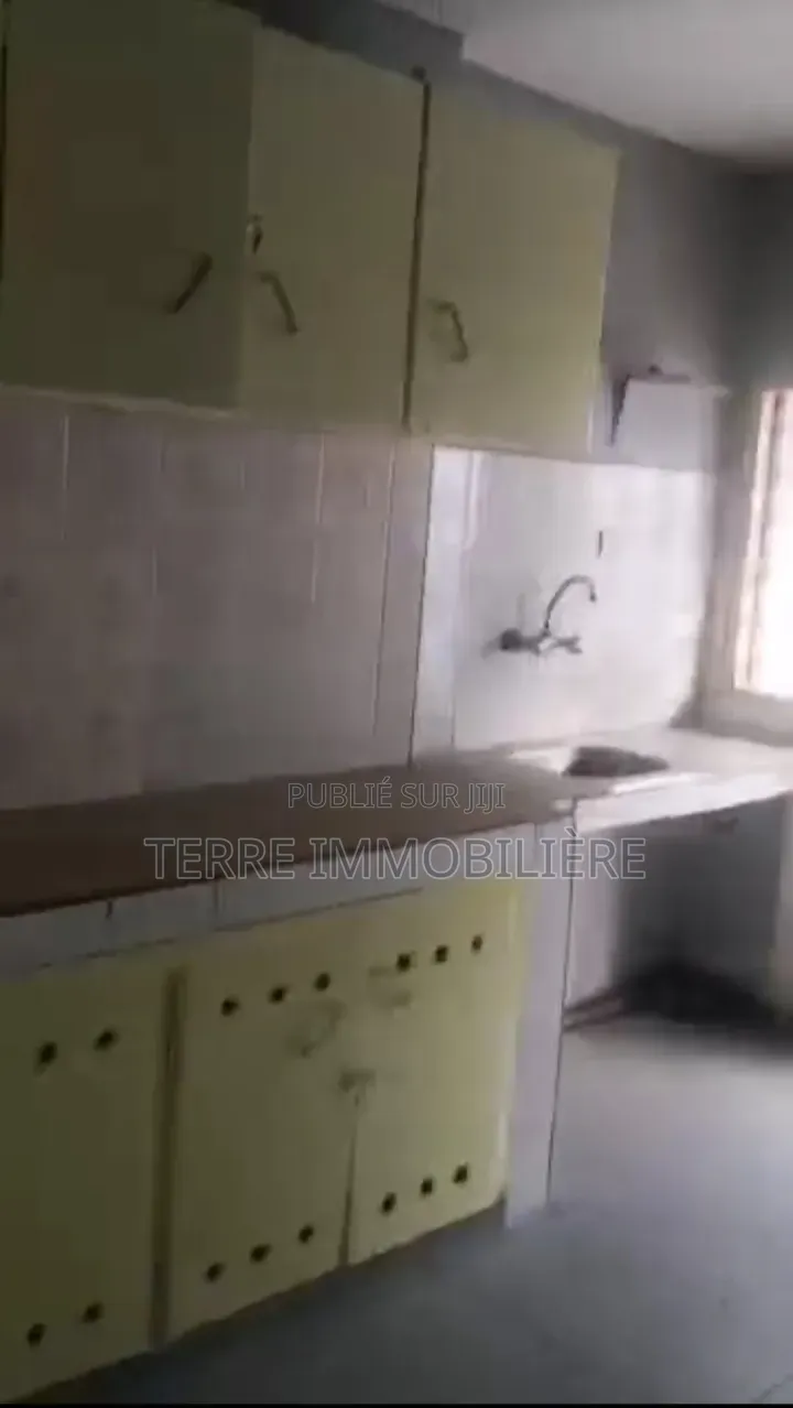 3chbre Villa dans La Terre Immobilière, Cocody à Vendre