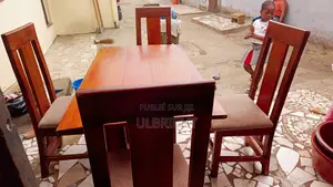 Table À Manger + 4 Chaises