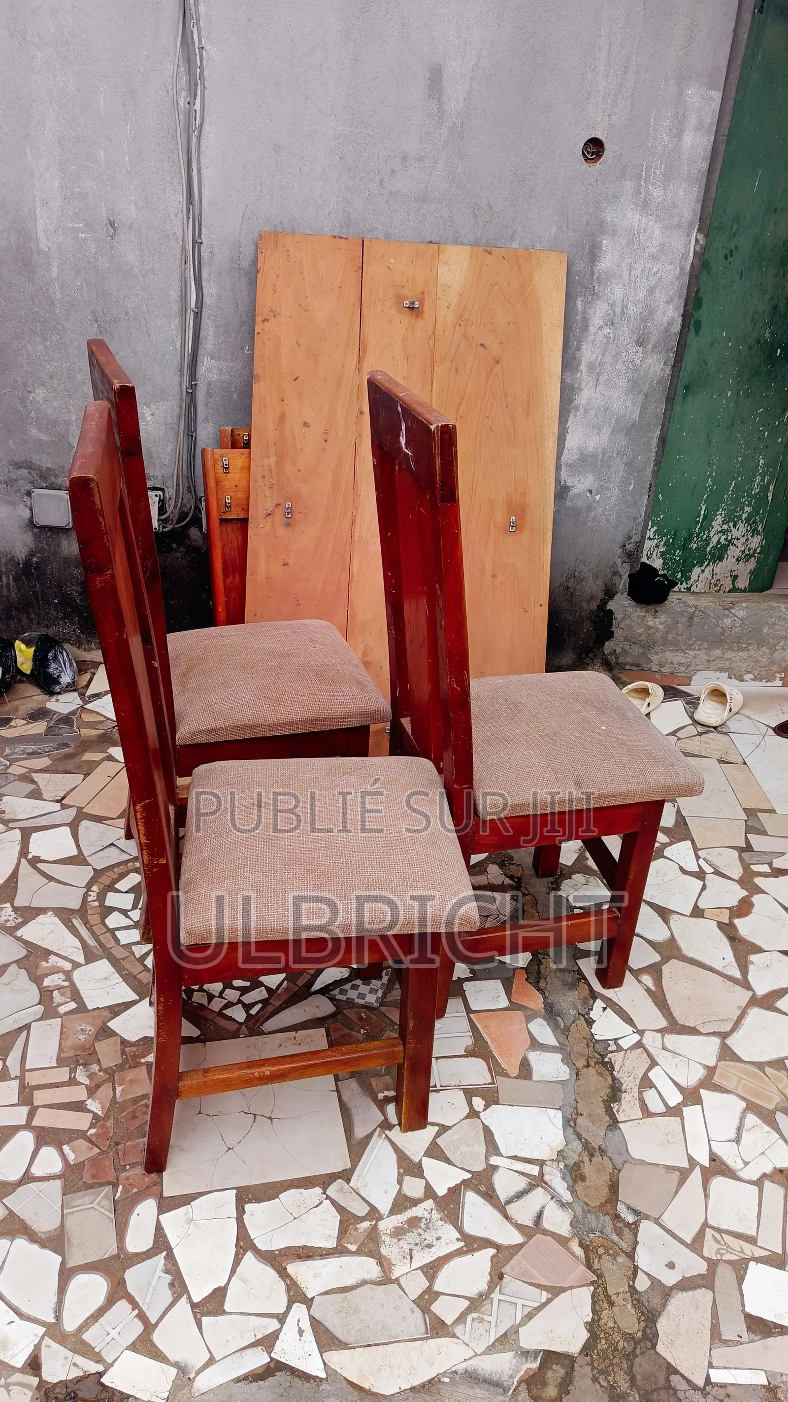 Table À Manger + 4 Chaises