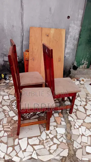 Table À Manger + 4 Chaises