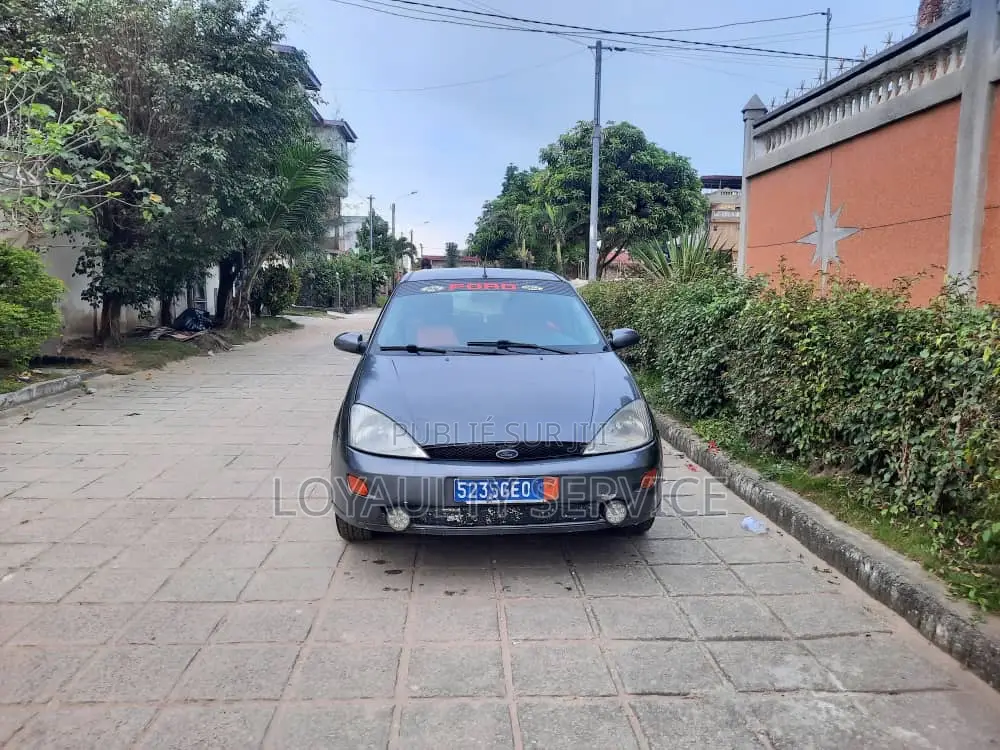 Ford Focus 1.4 Zetec SE 1998 Gris