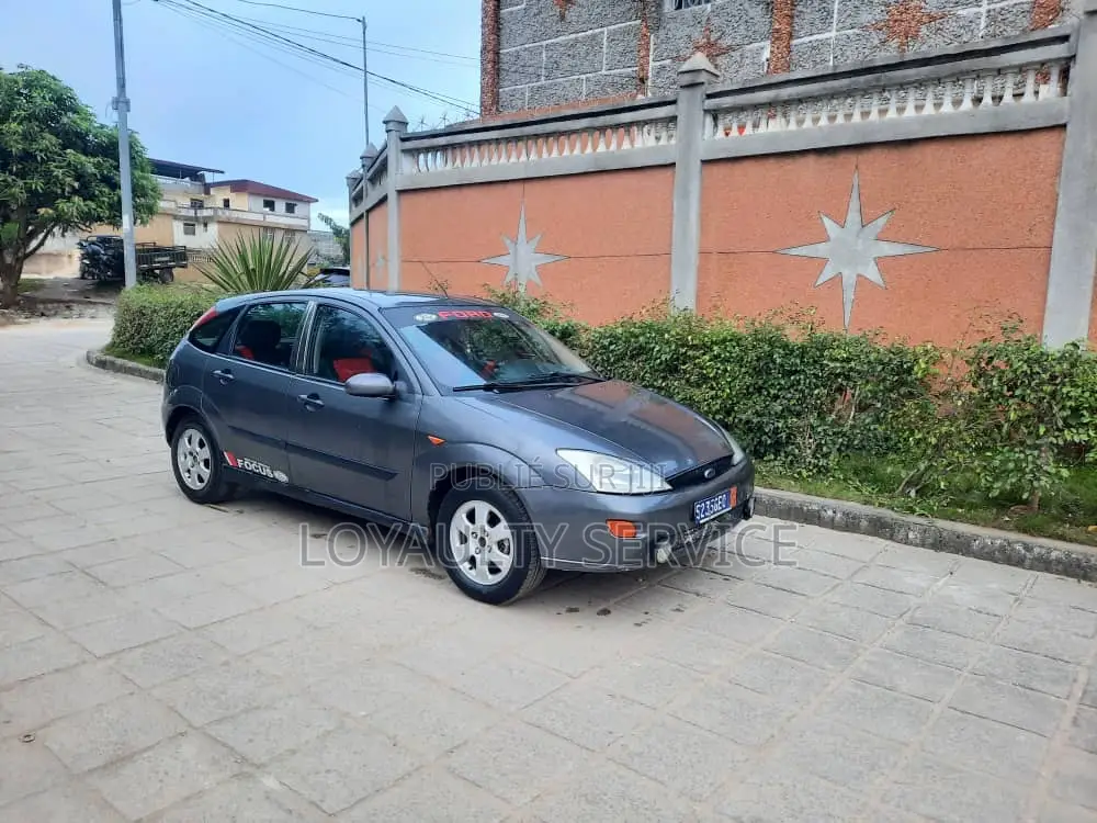 Ford Focus 1.4 Zetec SE 1998 Gris
