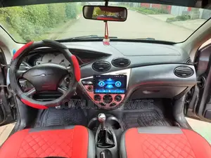 Ford Focus 1.4 Zetec SE 1998 Gris