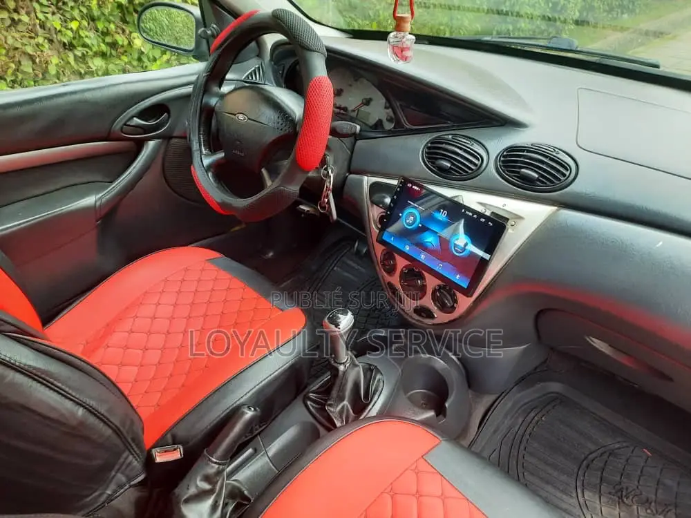 Ford Focus 1.4 Zetec SE 1998 Gris